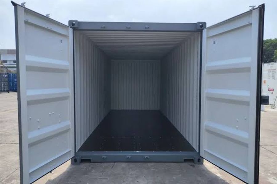New-build 20ft container clean interior